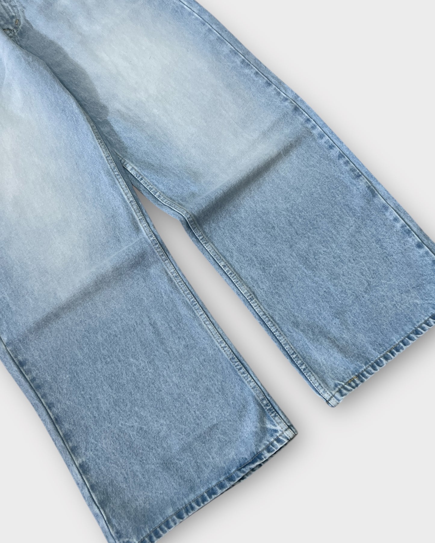 Light Wash Wide-Leg Baggy Denim
