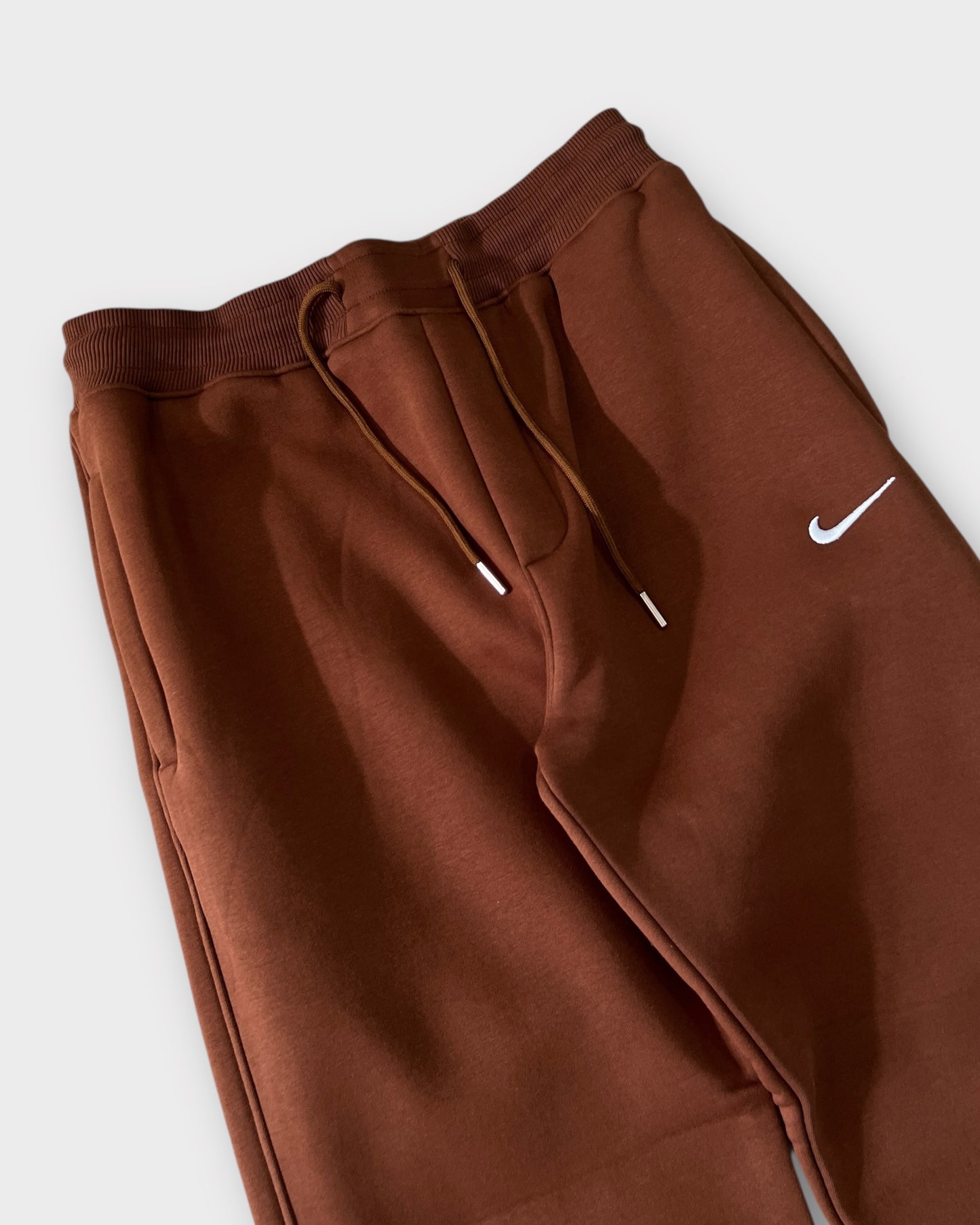 Center Swoosh Sweatpant "400+ GSM" - Brown
