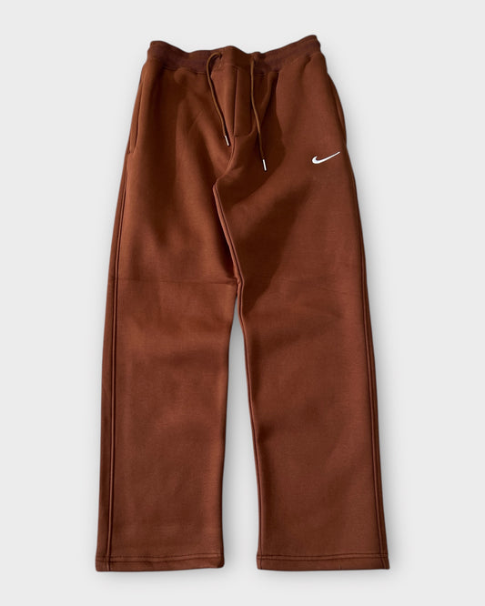 Center Swoosh Sweatpant "400+ GSM" - Brown