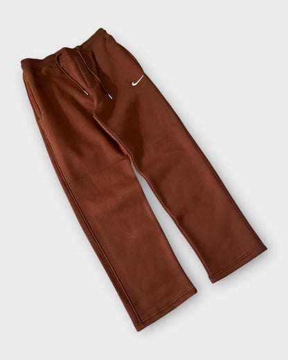 Center Swoosh Sweatpant "400+ GSM" - Brown