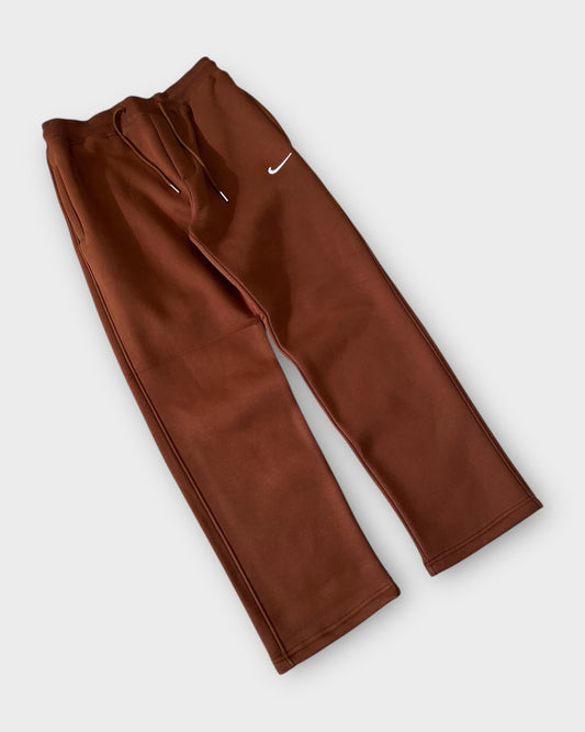 Center Swoosh Sweatpant "400+ GSM" - Brown