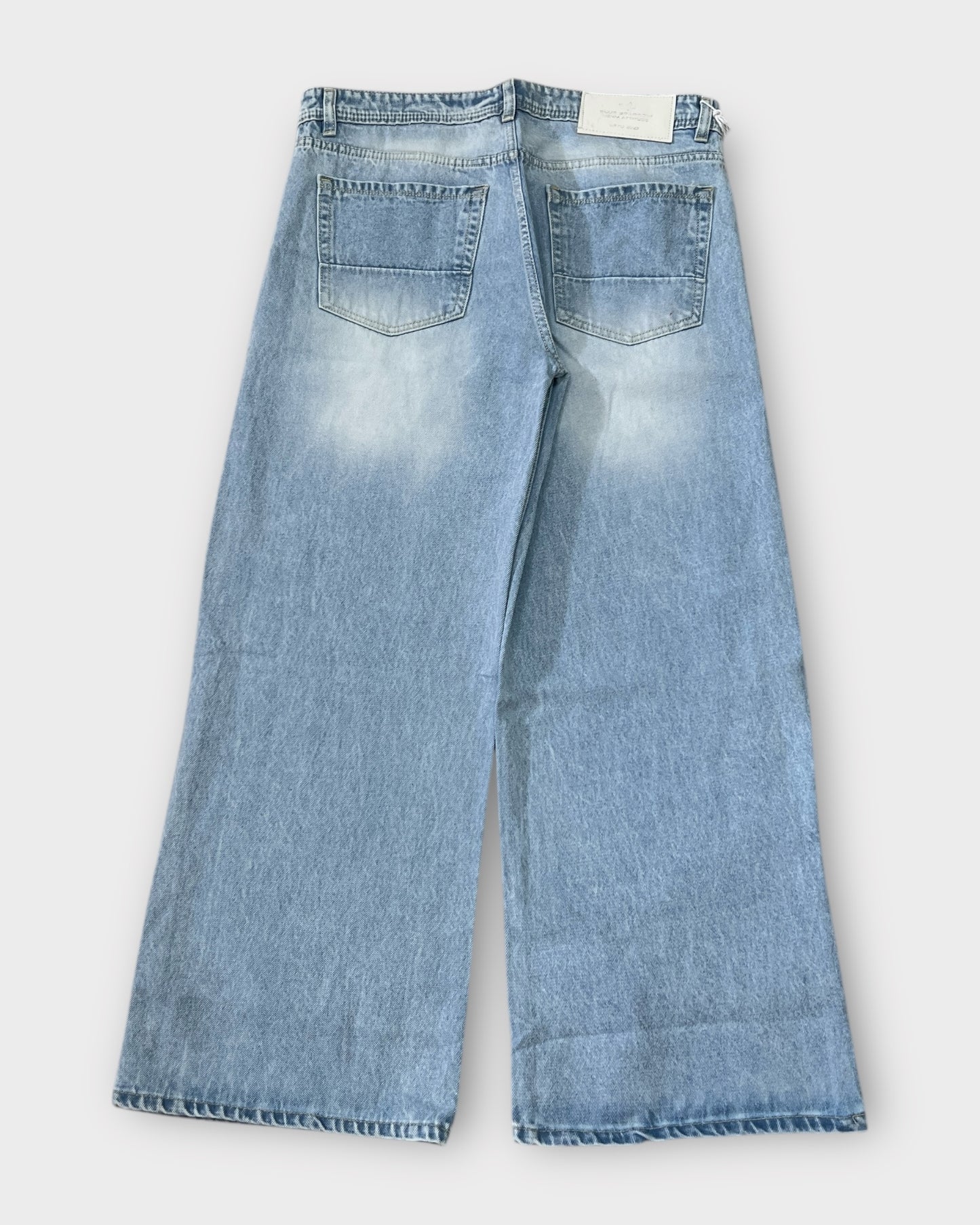 Light Wash Wide-Leg Baggy Denim