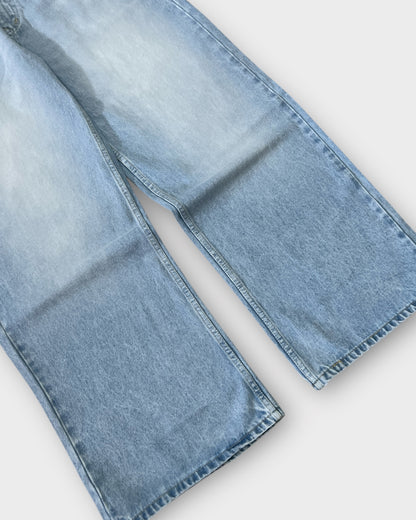 Light Wash Wide-Leg Baggy Denim