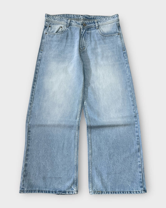 Light Wash Wide-Leg Baggy Denim
