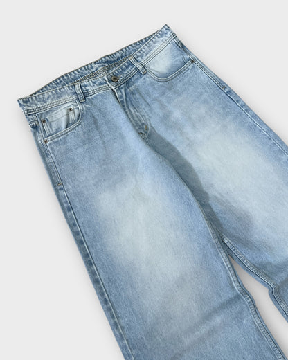 Light Wash Wide-Leg Baggy Denim