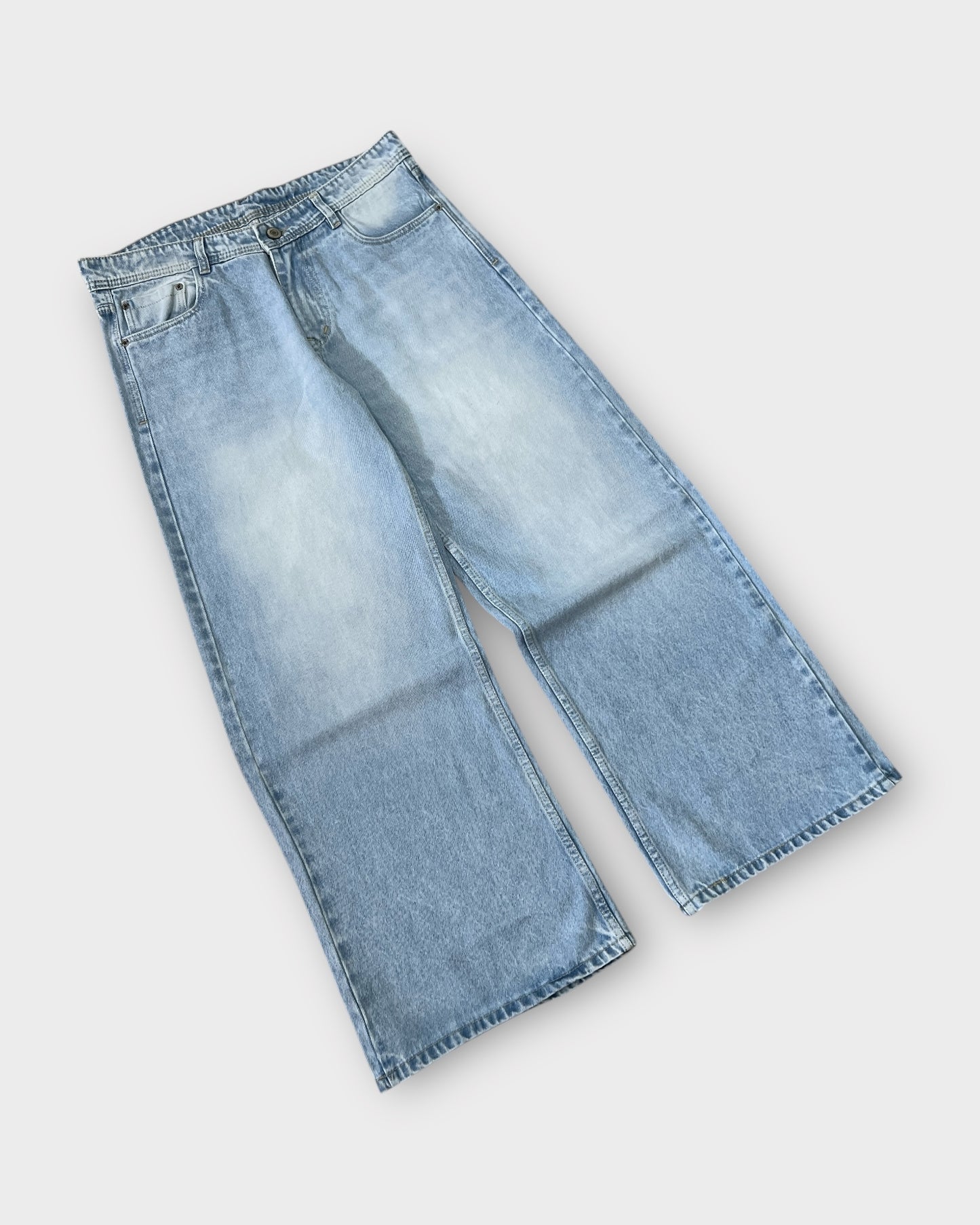 Light Wash Wide-Leg Baggy Denim